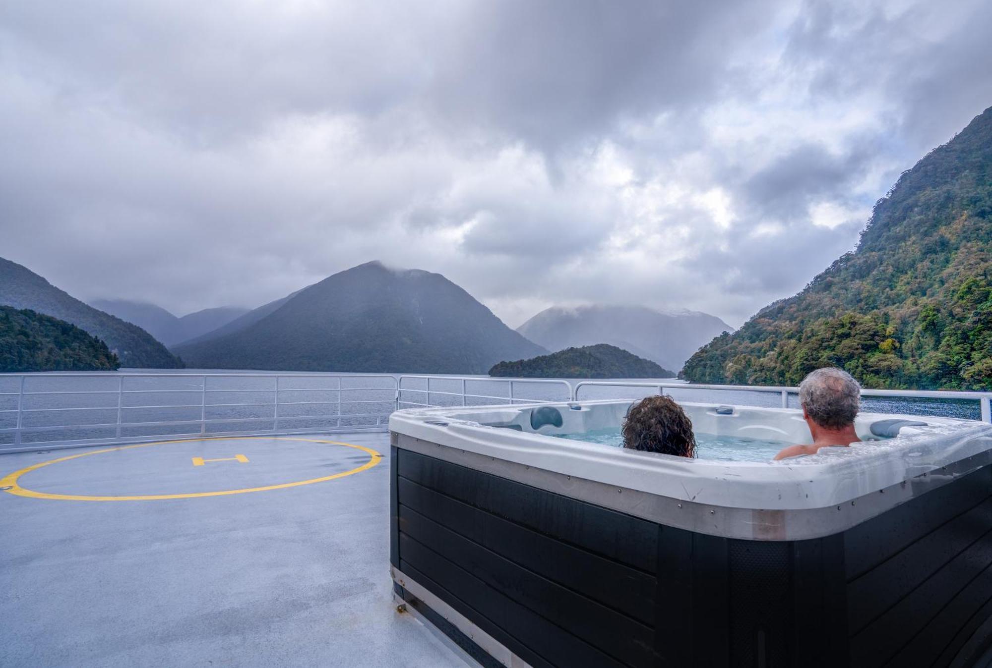 Overnight Cruise - Fiordland Discovery