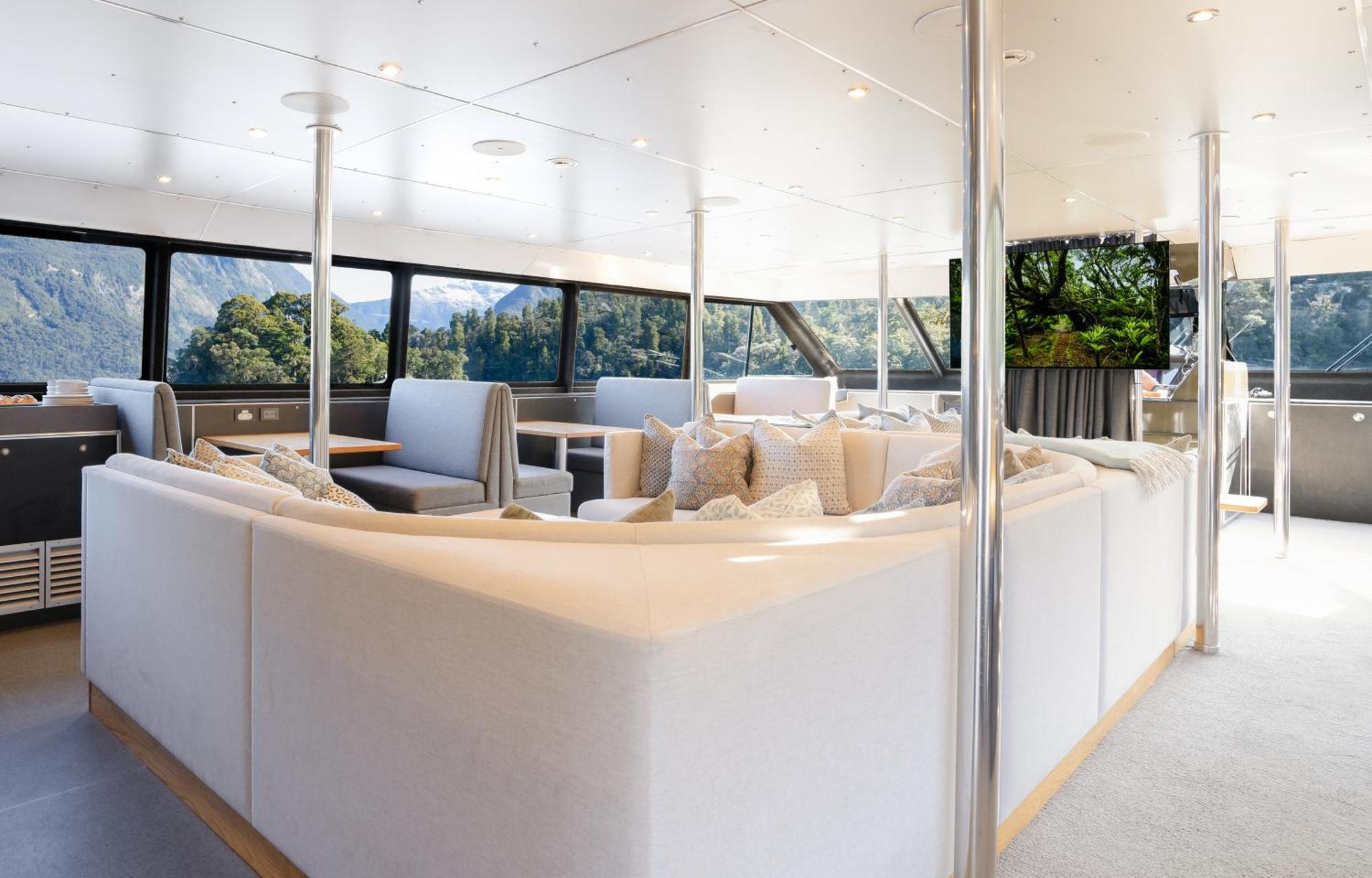  Overnight Cruise - Fiordland Discovery 5*