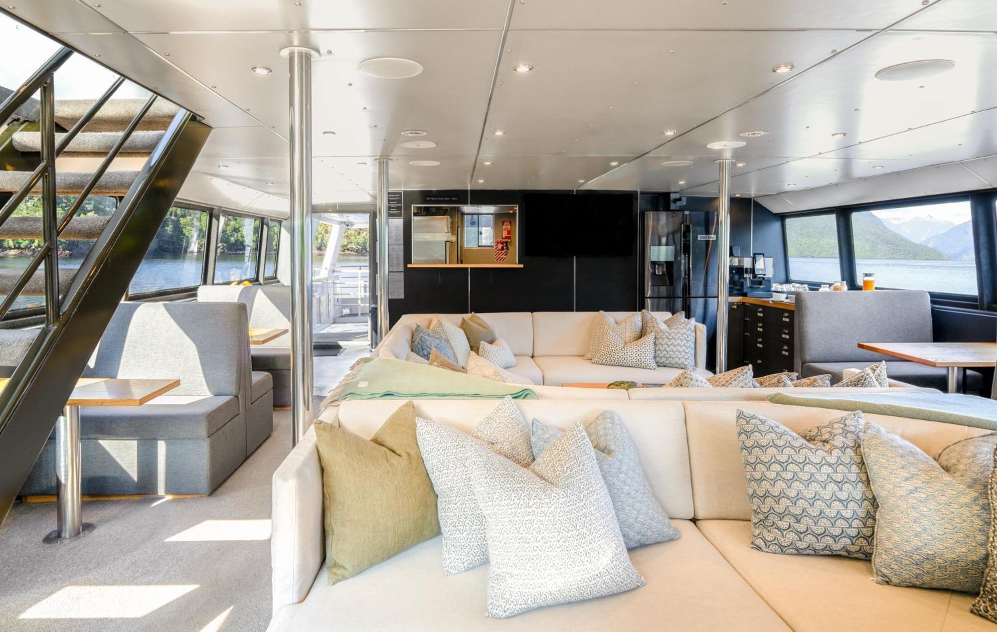  Overnight Cruise - Fiordland Discovery 5*