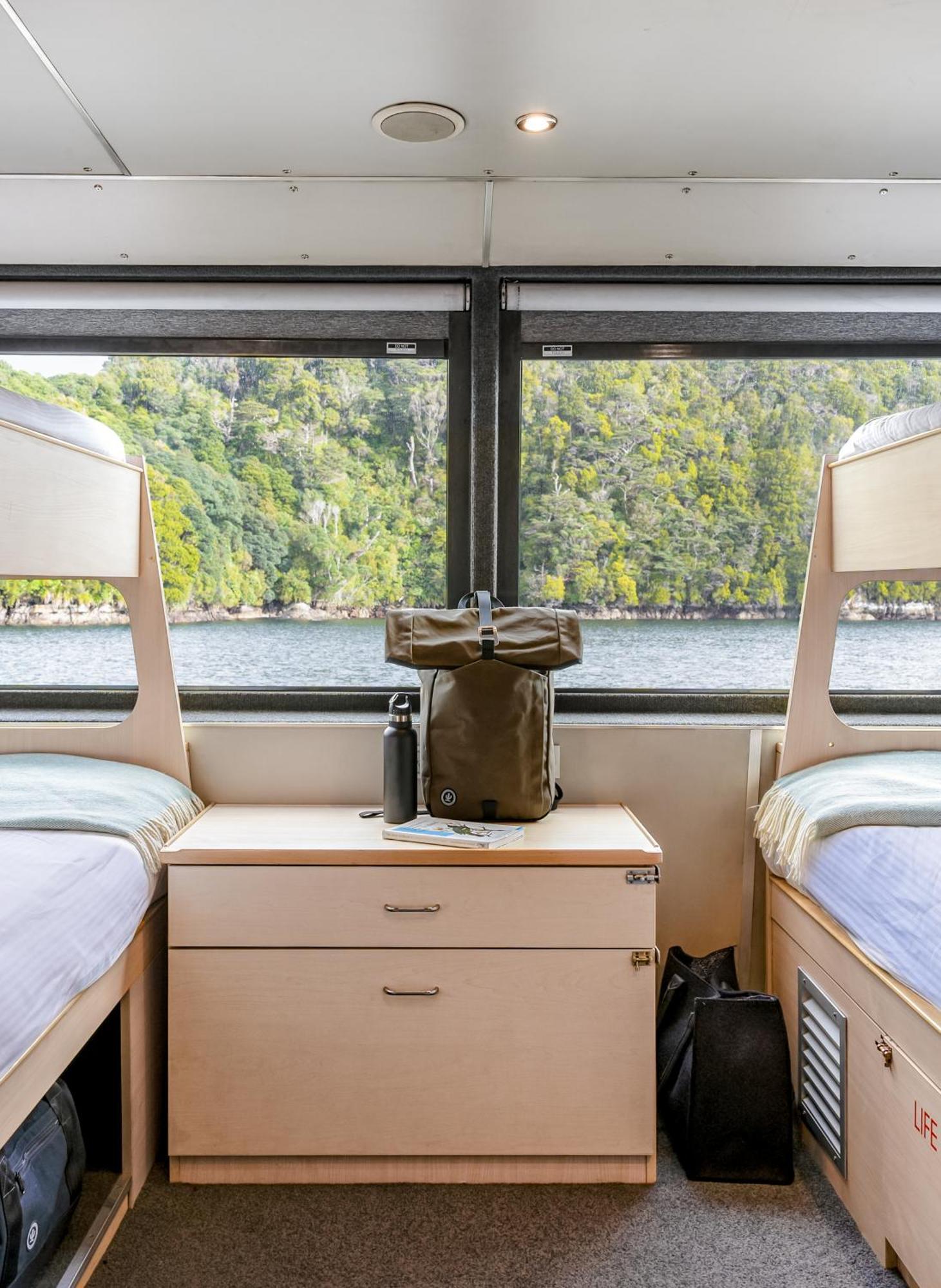 Overnight Cruise - Fiordland Discovery 5*