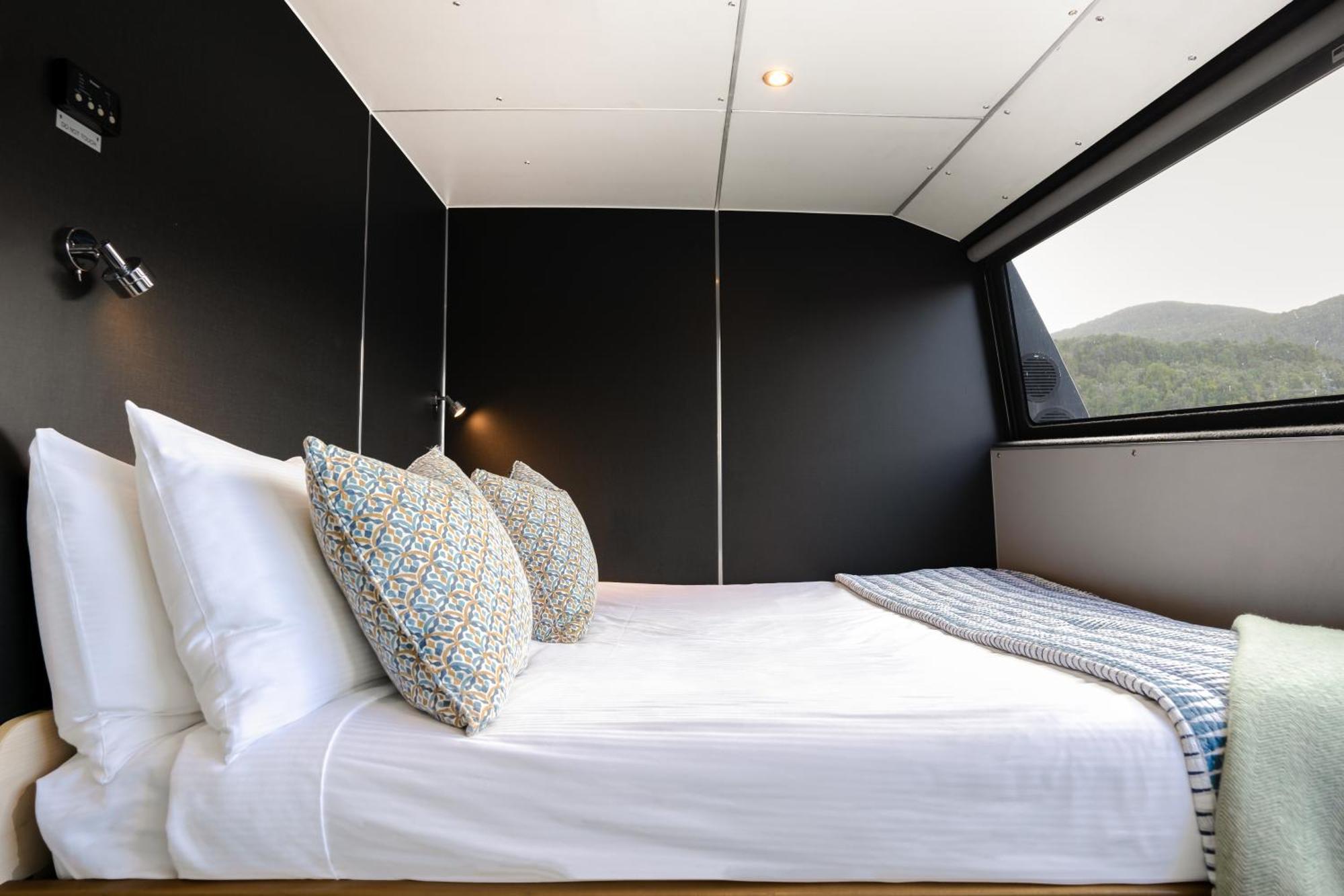 Overnight Cruise - Fiordland Discovery 5* Milford Sound