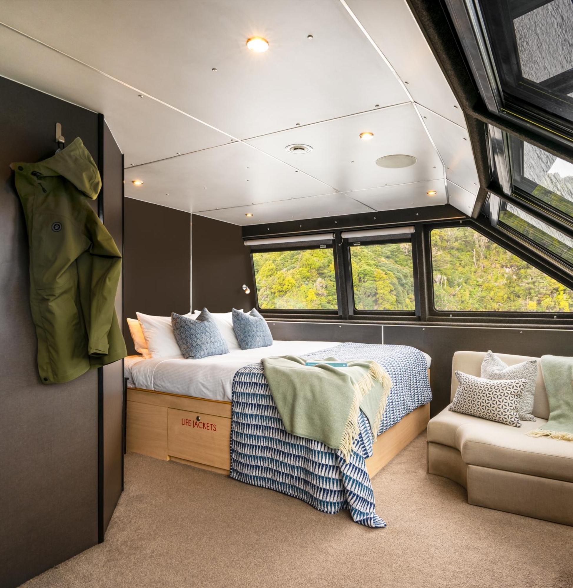  Overnight Cruise - Fiordland Discovery Milford Sound
