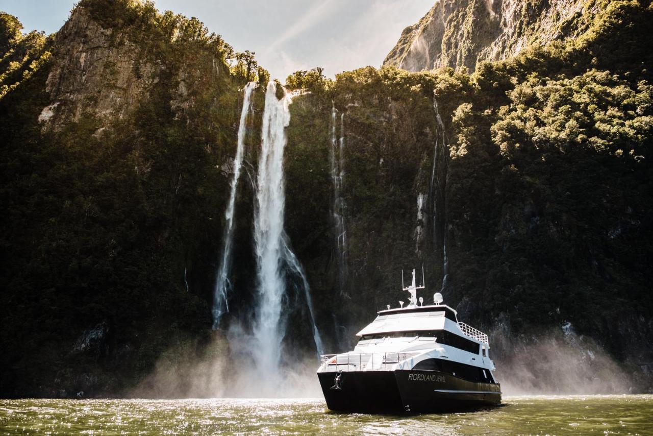  Overnight Cruise - Fiordland Discovery 5*